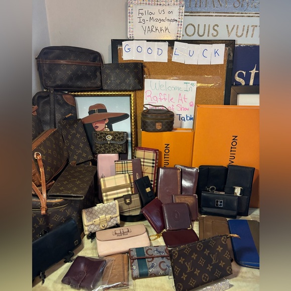 🎉🚨Like 4 Luxury Haul Shows🚨🎉 - Picture 3 of 3